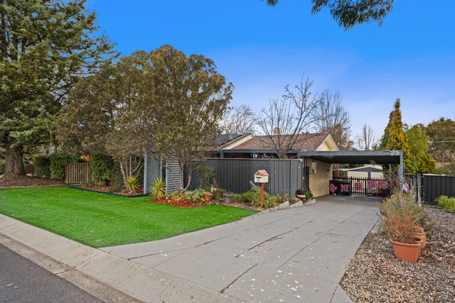 25 Sanderson Close, ACT 2615