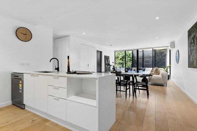 102/24 Barkly Street, VIC 3057