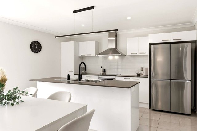 11 Ravensbourne Crescent, QLD 4509