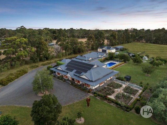 253 & 253A Eramosa Road West, VIC 3933