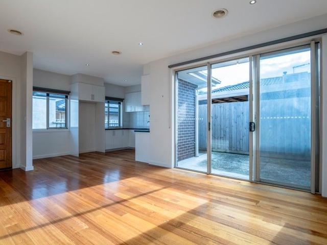 2/10 Sandra Avenue Avenue, VIC 3060