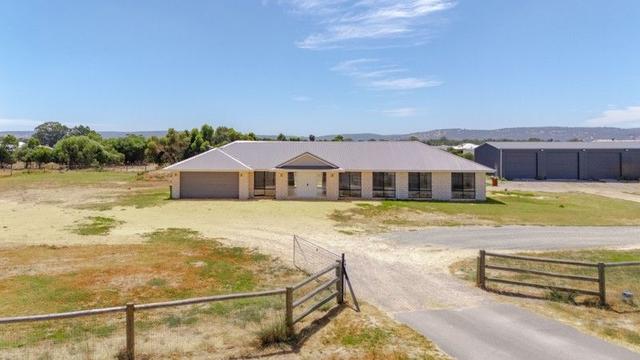 8 Bolliong Grove, WA 6207