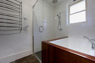 Bathroom (2013-11-05)