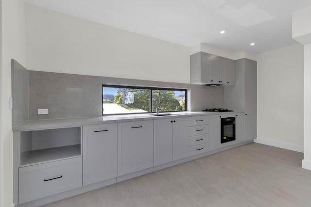 2/4 Clifford Street, NSW 2257