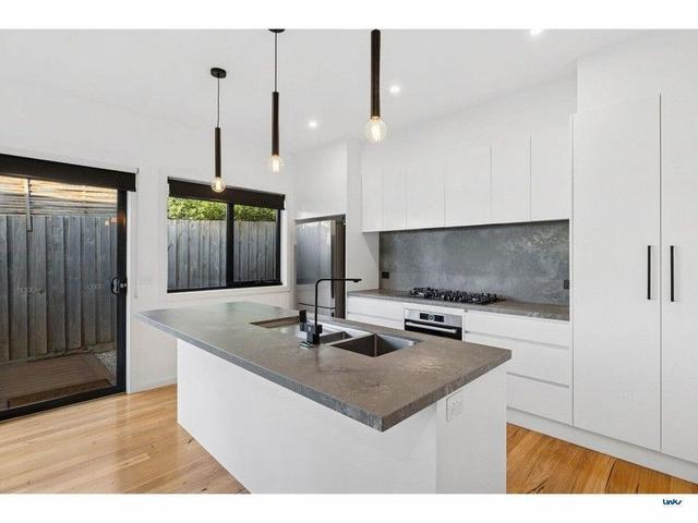 2/1 Emmy Court, VIC 3216