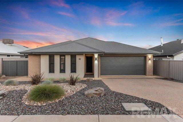 35 Gasnier Loop, NSW 2650
