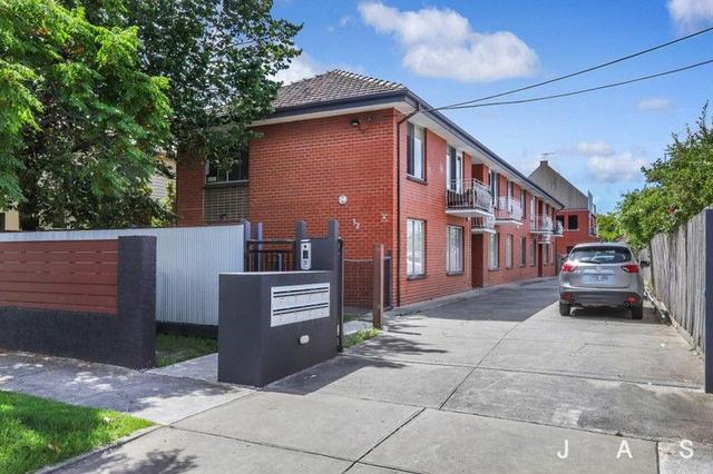 2/32 Hobbs Street, VIC 3011