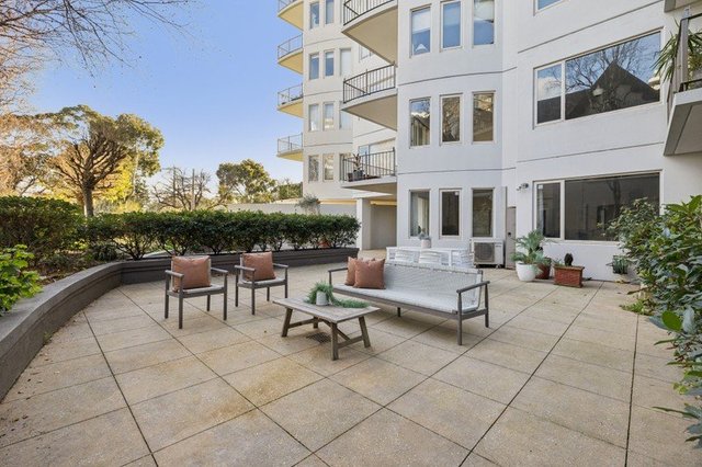 8/23 Queens Road, VIC 3000