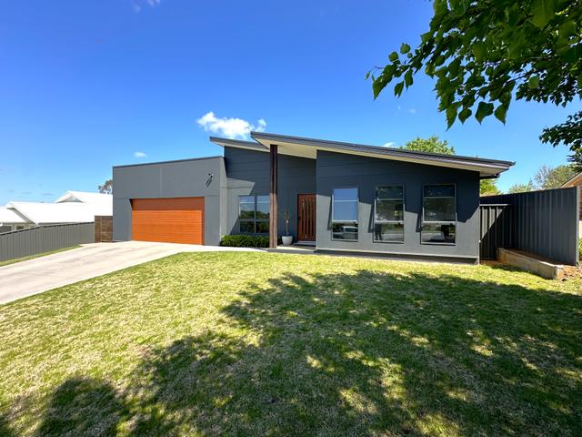 11 Nellee Place, NSW 2594