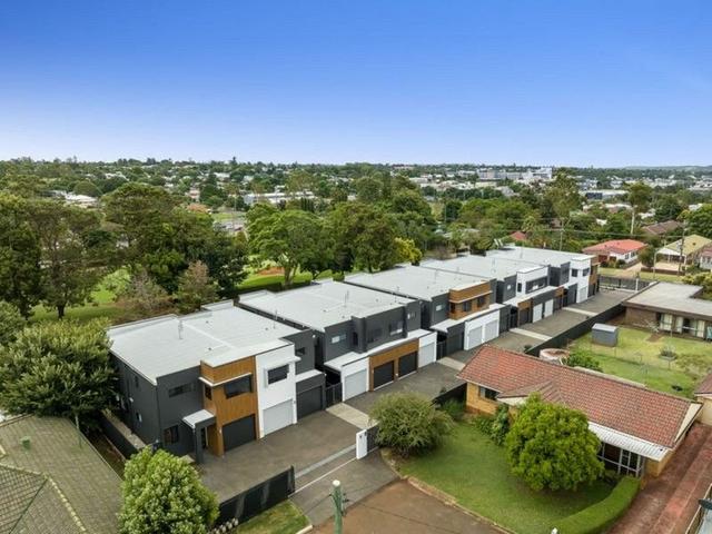 4/248 South Street, QLD 4350