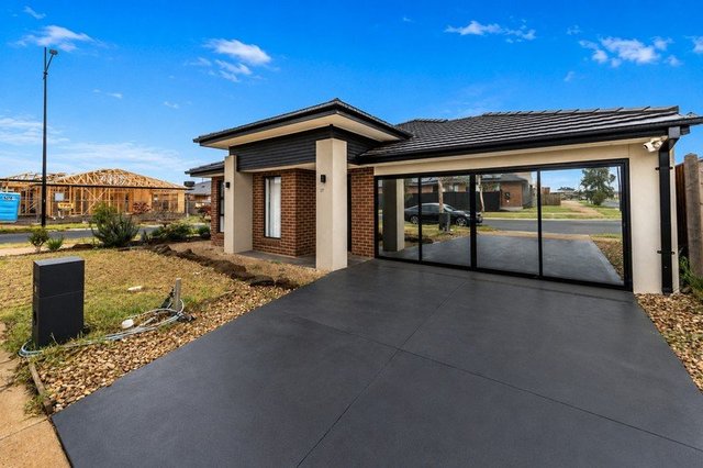27 Lynwood Dr, VIC 3335