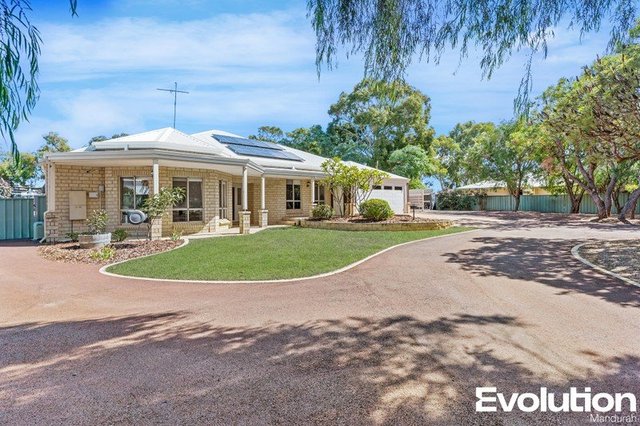 8 Silverton Crescent, WA 6210