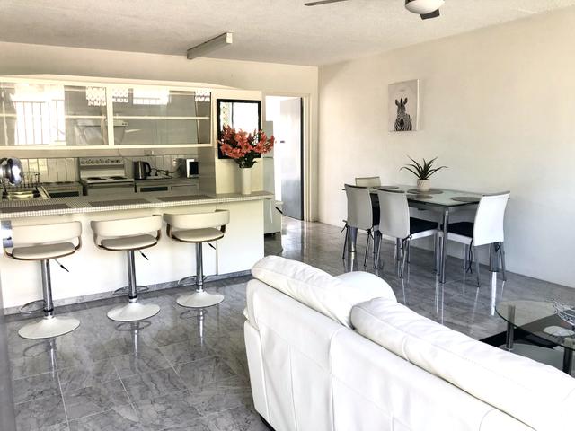 2/2 Northumbria Road, QLD 4034