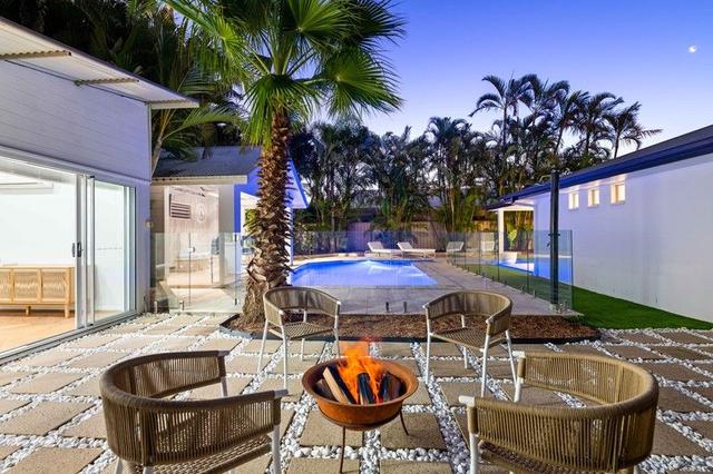 8 Lothian Avenue, QLD 4217