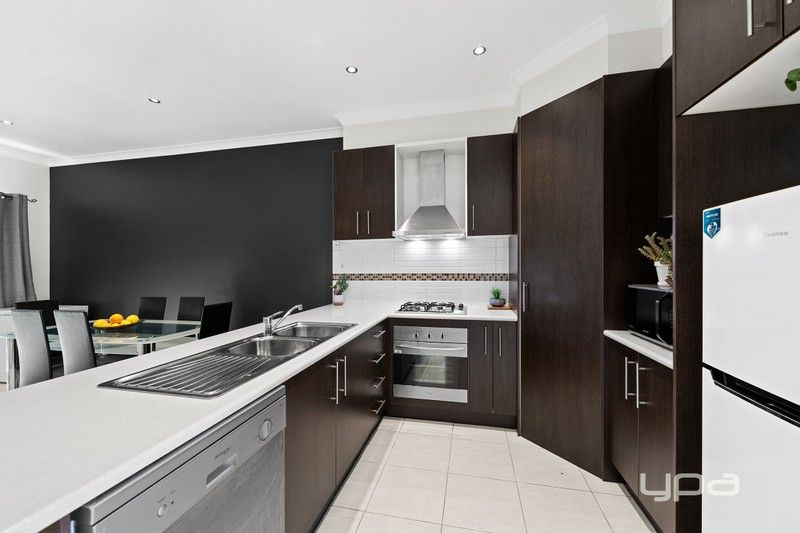 https://images.allhomes.com.au/property/photo/fea1133a98bc04355582d29141ca03b8_hd.jpg