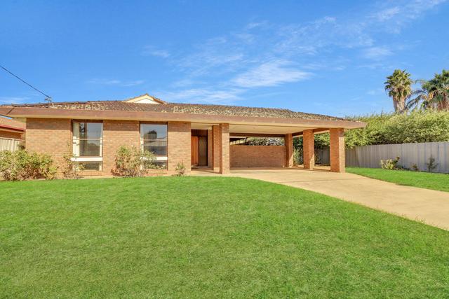 13 Watson Crt, NSW 2710