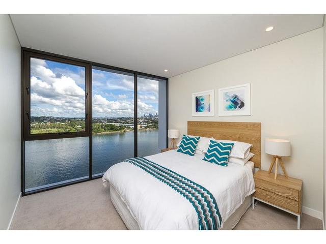 02/37D Harbour Road, QLD 4007