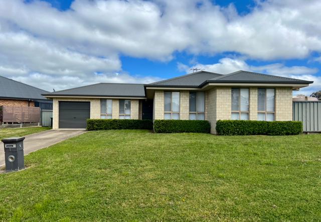 1 Hargreaves Crescent, NSW 2594