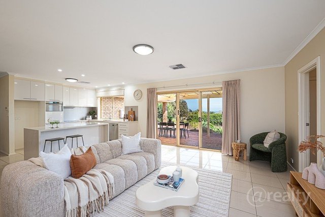 8 Genoa Court, SA 5158