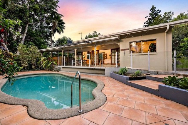 2 Benfer Court, QLD 4870