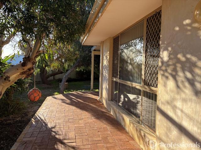 4 Drenthe Place, WA 6530