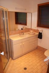 Bathroom (2011-05-14)