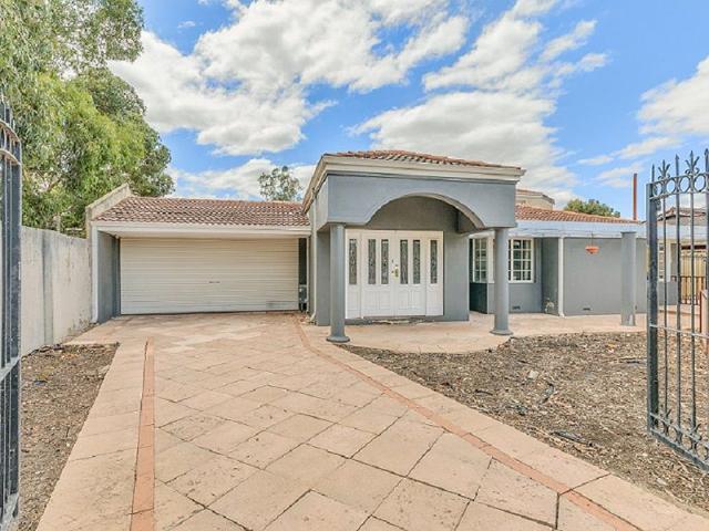 27 Waverley Way, WA 6147